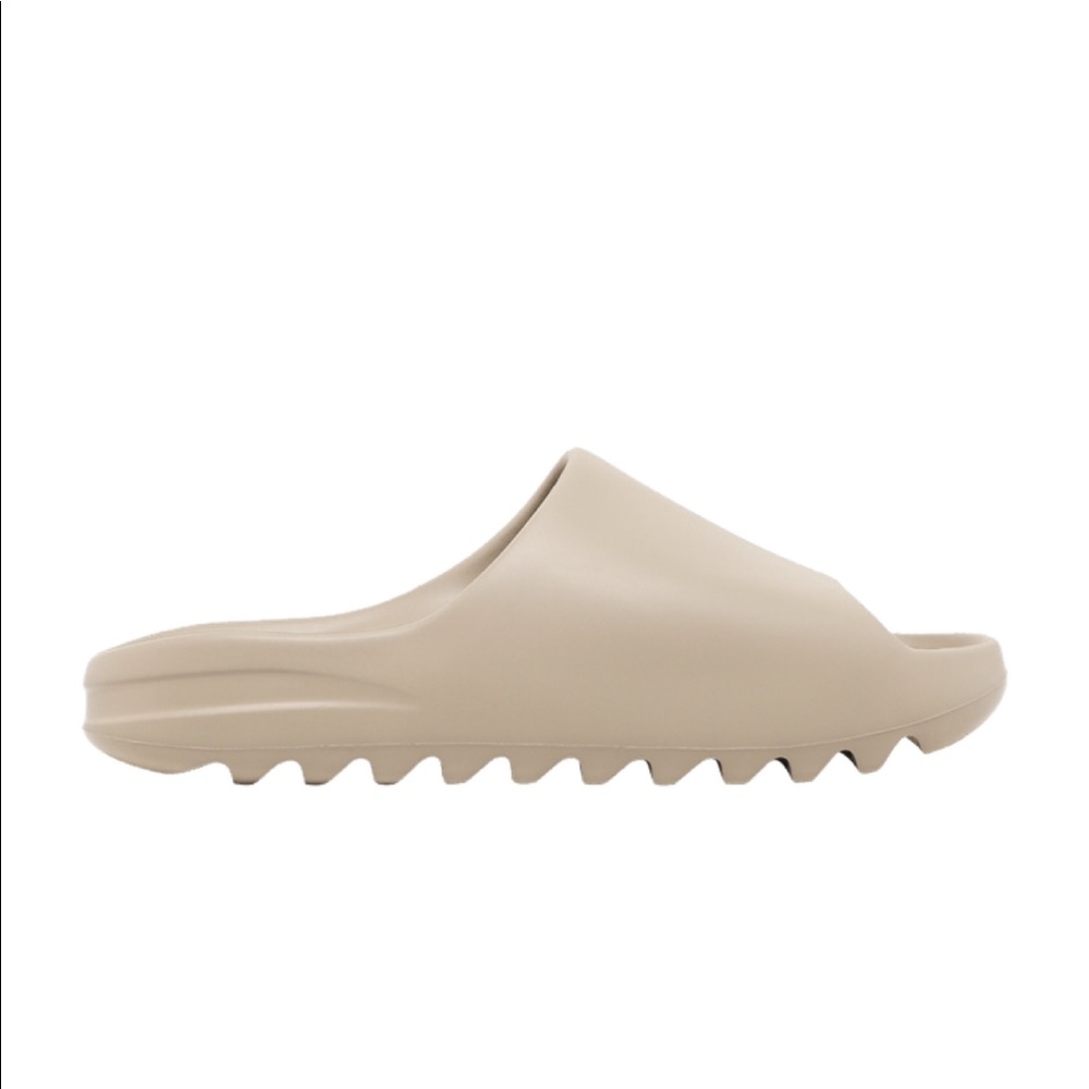 SOLD ❌ Authentic Yeezy Slides in pure